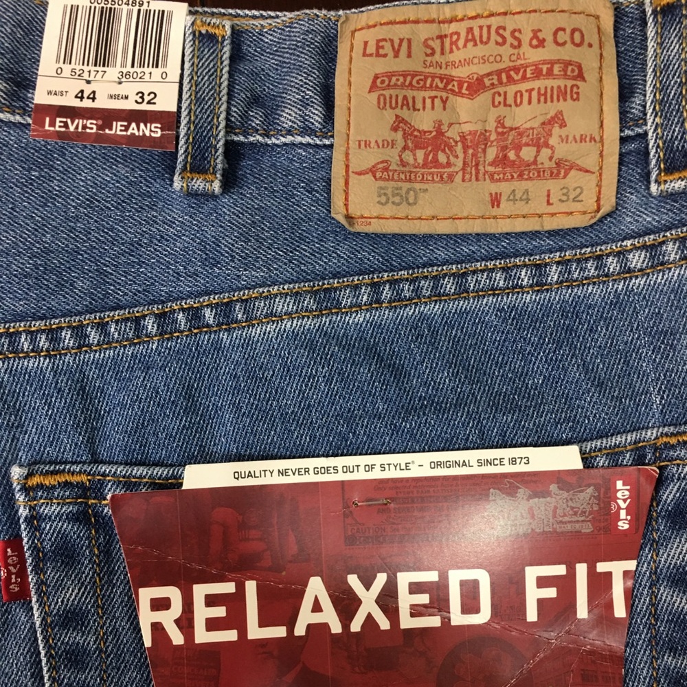 Men’s Levi’s 550 Relaxed Fit tapered leg 44x32